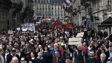 Fala protestów przetacza się przez Francję. Gwałtowne starcia z policją [ZDJĘCIA]