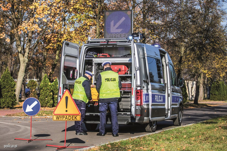 Policyjny Volkswagen Crafter do obsługi wypadków