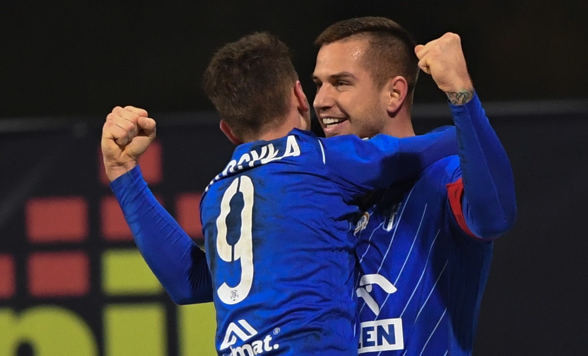 Zawodnik Wisły Płock Alan Uryga (P) cieszy się ze zdobytej bramki podczas meczu 14. kolejki piłkarskiej Ekstraklasy z Podbeskidziem Białsko-Biała