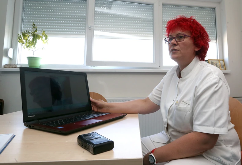 Beba od šest meseci progutala krstić