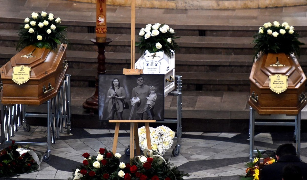 Msza za tragicznie zmarłą dziennikarską rodzinę Kmiecików