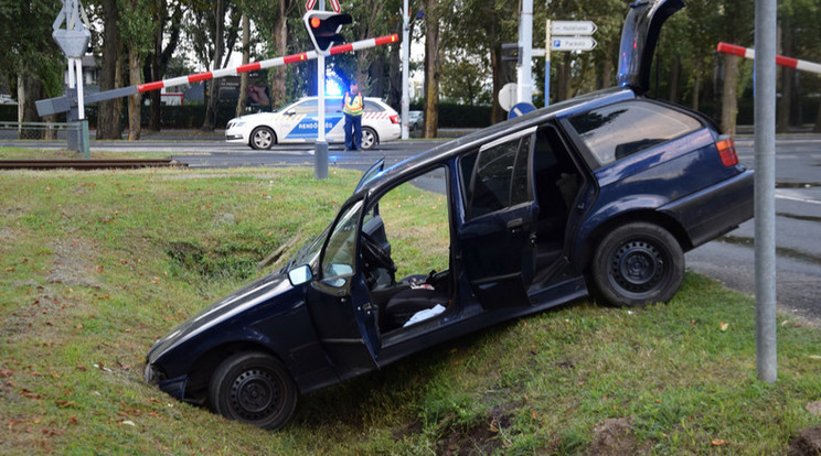 A gyanusítottak az árokban kötöttek ki / Foto: Police.hu