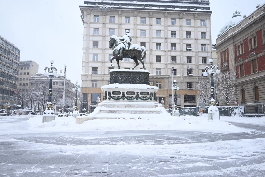 Снег во Белград