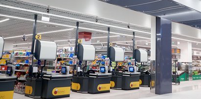 Biedronka, Lidl i Auchan będą czynne najdłużej. Krócej Carrefour czy Dino. Oczywiście, są też Żabki! [TAK PRACUJĄ MARKETY W SYLWESTRA]