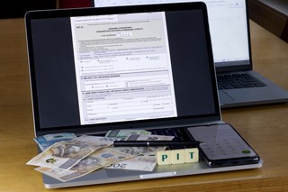 Szef KAS przyznaje. Dobrze opisany przelew potwierdza zmianę formy opodatkowania