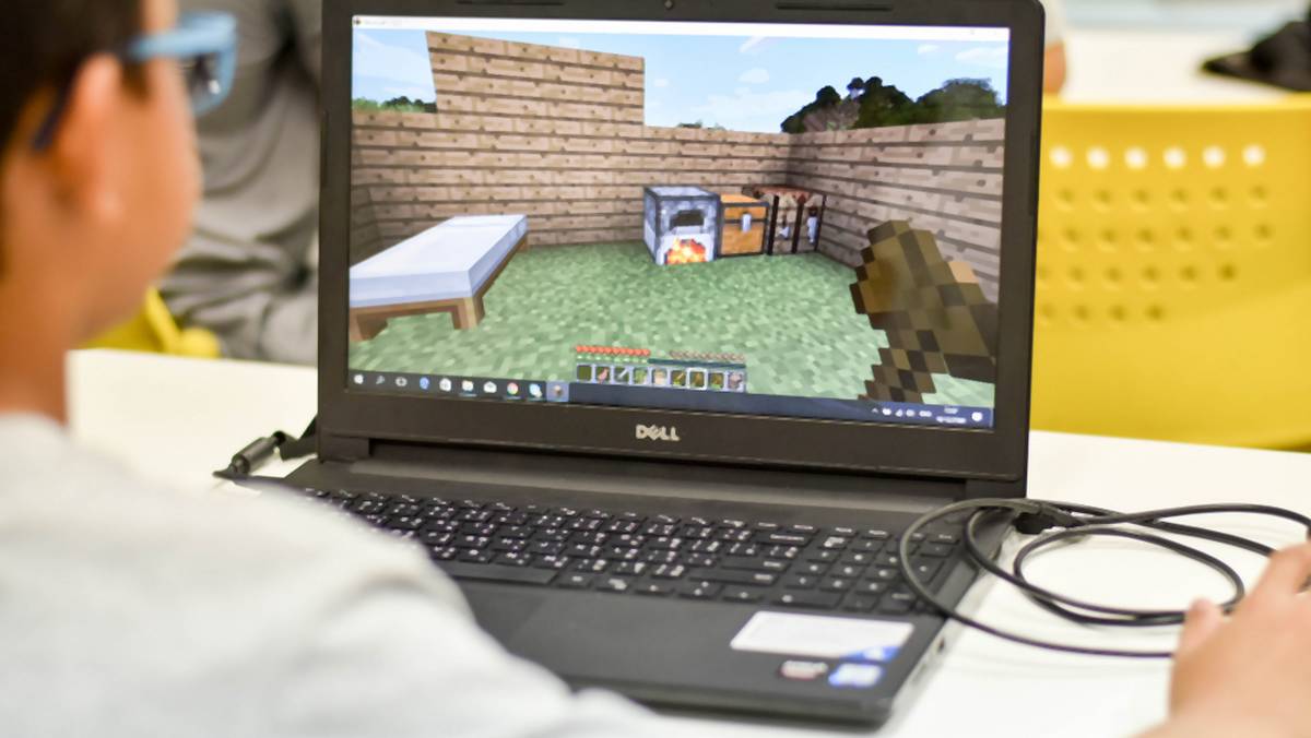 Poradnik, jak zrobić łuk i strzały w Minecraft