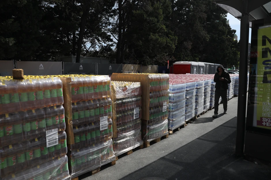 Spremne velike količine pića za osveženje