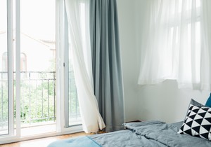 Zaboravite na klasične zavese, trend u uređenju doma u 2026. i najjeftiniji stan pretvara u dragulj