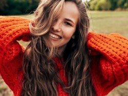 Tej jesieni sweter ma być... terapią! Zobacz, co jest modne