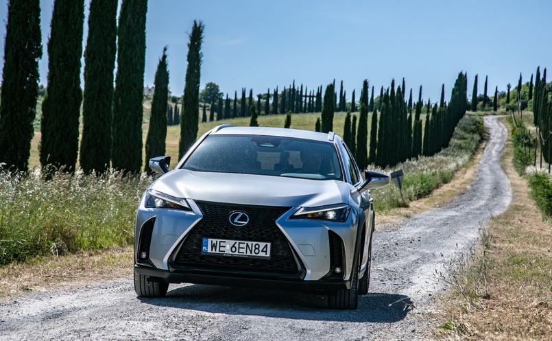 Nowy Lexus UX 300h