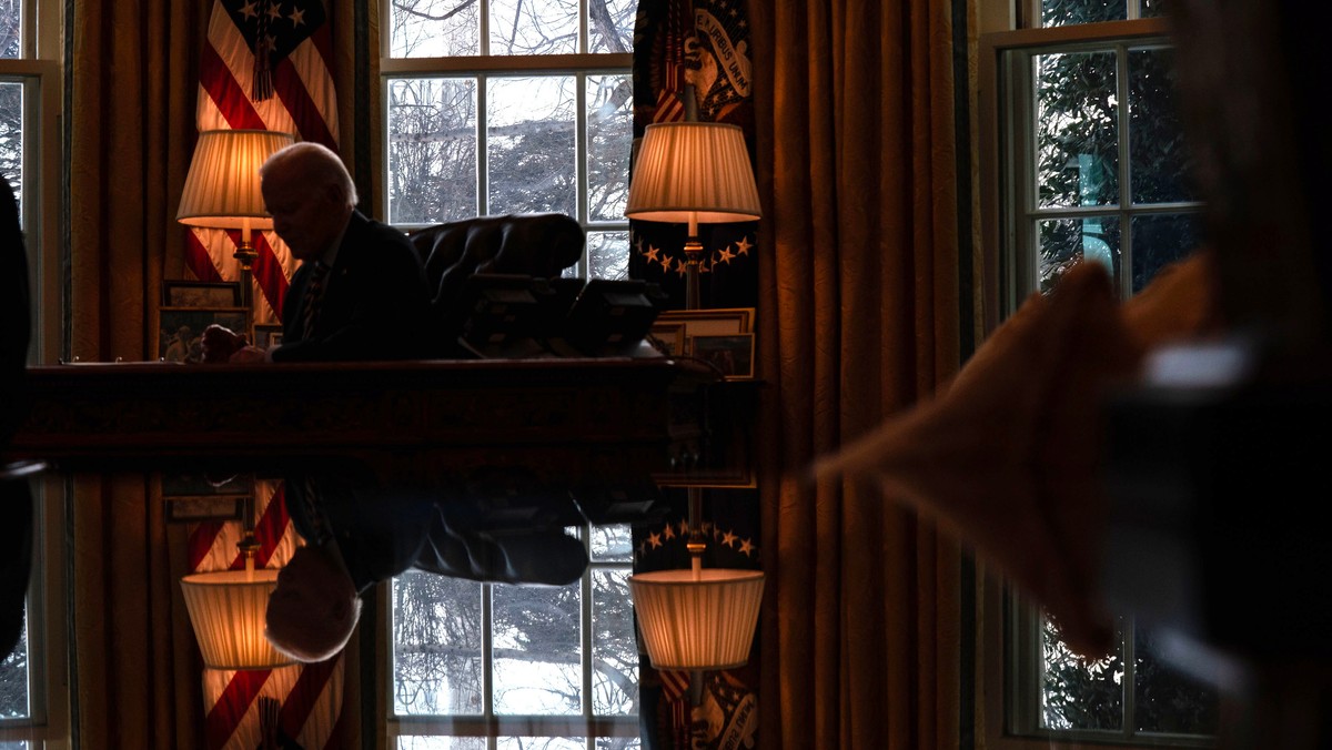 Joe Biden komentuje możliwość prewencyjnych ułaskawień w obliczu zmian w administracji Trumpa [Źródło: Onet]