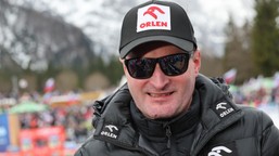 adam małysz broni trenera kadry skoczków narciarskich. "trudno winić go za pewne rzeczy"