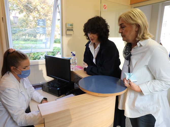 Selena i Branka u Mobilnom mamografu na Kalemegdanu