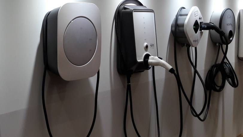 Beliebte Wallboxen mit 22kW ab 600 Euro im Vergleich: Flott in der Garage laden