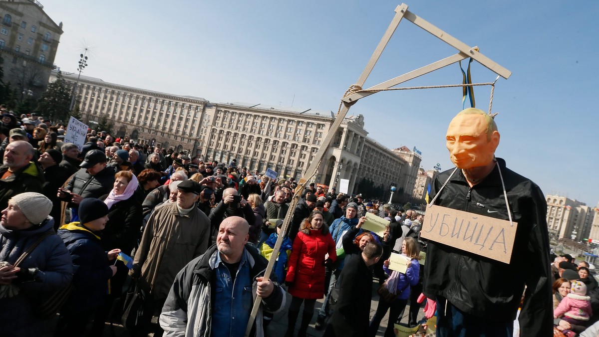 UKRAINE CRISIS SAVCHENKO (Ukrainian activists rally near Russian embassy in Kiev)