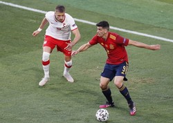 Jan Bednarek zagra ze Szwecją. Co z Jakubem Moderem?