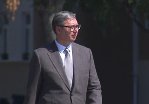Aleksandar Vučić, kasarna