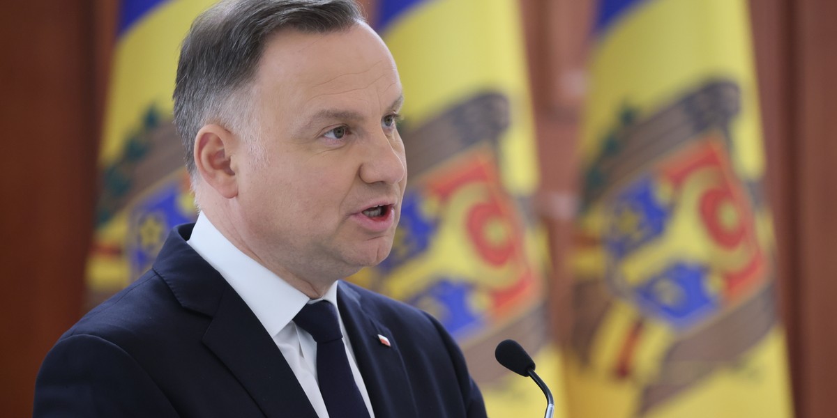 Prezydent Andrzej Duda podczas konferencji prasowej po spotkaniu z prezydent Mołdawii Maią Sandu w Kiszyniowie 21 maeca 2022 r.