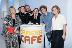 Kultowy sitcom "Camera Cafe" powraca. Dziś premiera. "20 lat temu to był powiew nowości"