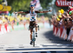 Tour de France: Vuillermoz wygrał 8. etap. Nieudana ucieczka Huzarskiego i Gołasia