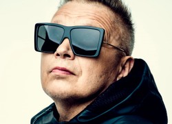 Muniek przedstawia kolejny singiel. Posłuchaj "Bo życie jest"