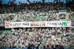 Zamieszanie przed meczem Szachtar - Legia. Ukraińcy nie pozwolili wnieść flagi "Wołyń Pamiętamy"