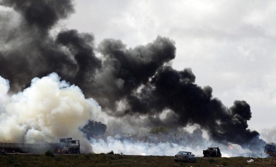 Zbombardowane siły Kaddafiego, fot. Reuters