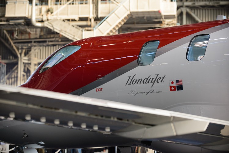 Kadłub awionetki wykonano z materiałów kompozytowych, a skrzydła ze strukturalnie wzmocnionych pojedynczych arkuszy aluminium. Silnik, który również został wyprodukowany przez Hondę, wyposażony został w pojedynczy wentylator, sprężarkę oraz dwustopniowe turbiny.