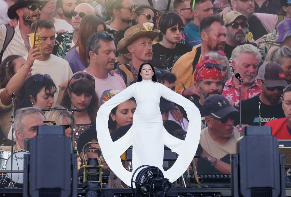 Marina Abramović na Glestonberi festivalu uoči nastupa Pi Džej Harvi | Foto: Yui Mok/PA Wire
