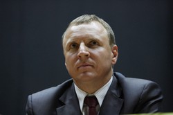 Kurski w BMW po ścieżce rowerowej i chodniku. Nie chciał rozjechać ekipy TVN?