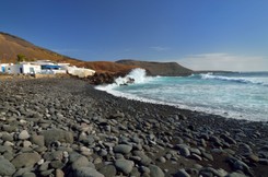 Góry ognia i czarne plaże. Poznaj Lanzarote - wyjątkową część Wysp Kanaryjskich