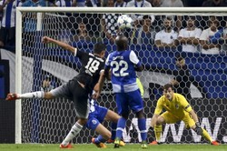 Liga Mistrzów: Wygrana Porto z Chelsea, rekord Casillasa. WIDEO