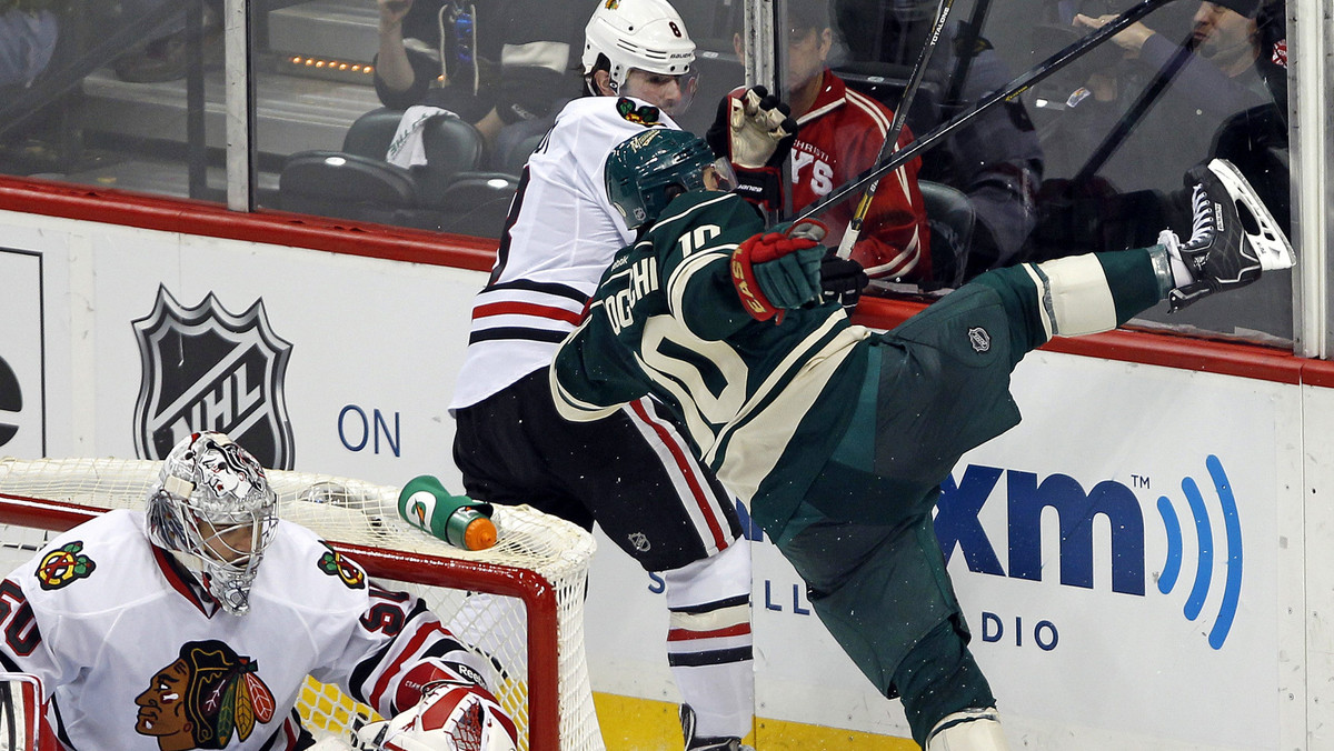 Chicago Blackhawks ponieśli pierwszą porażkę w fazie play-off. Minnesota Wild po dogrywce pokonała najlepszy zespół fazy zasadniczej 3:2 i w rywalizacji do czterech zwycięstw przegrywa 1-2.