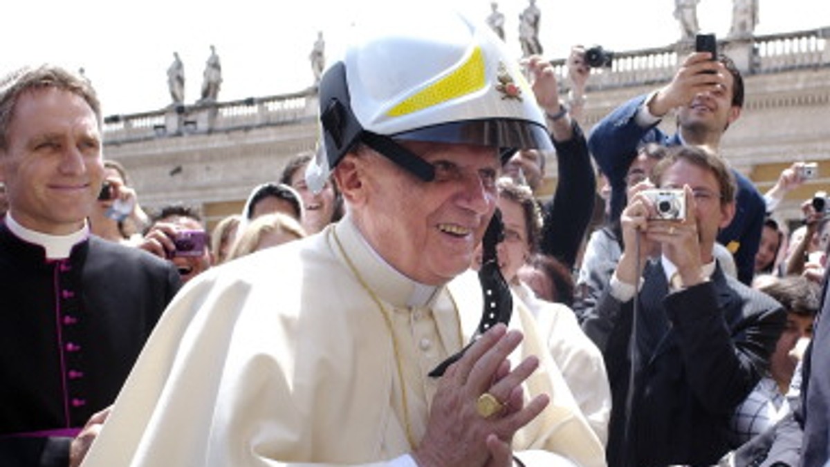 VATICAN-POPE-AUDIENCE-HELMET