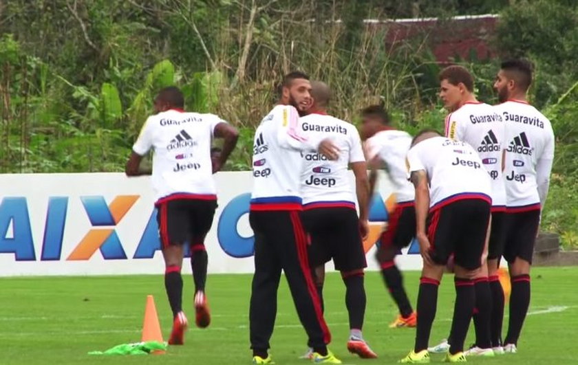 Piłkarze Flamengo sparodiowali skandal z meczu Chile - Urugwaj!