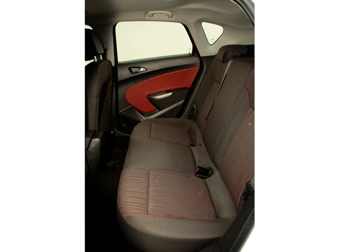 Do redakcji trafiła biała rakieta Opla z turbodoładowanym benzynowym silnikiem 1.4. Oto jak wygląda 140 KM z Gliwic w akcji...