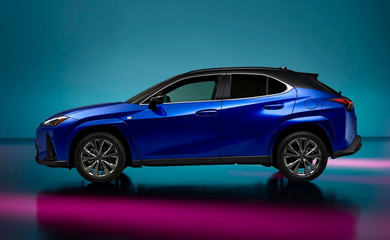 Nowy Lexus UX 300h