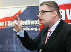 Kamiński przegrał przez rasizm i homofobię?