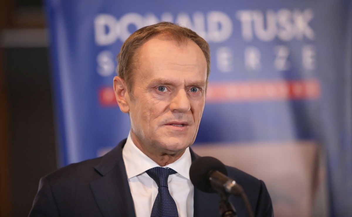 Donald Tusk był pytany o start w wyborach prezydenckich 2025 r. "Tak, biorę to pod uwagę" – cytuje odpowiedź Tuska "SE"