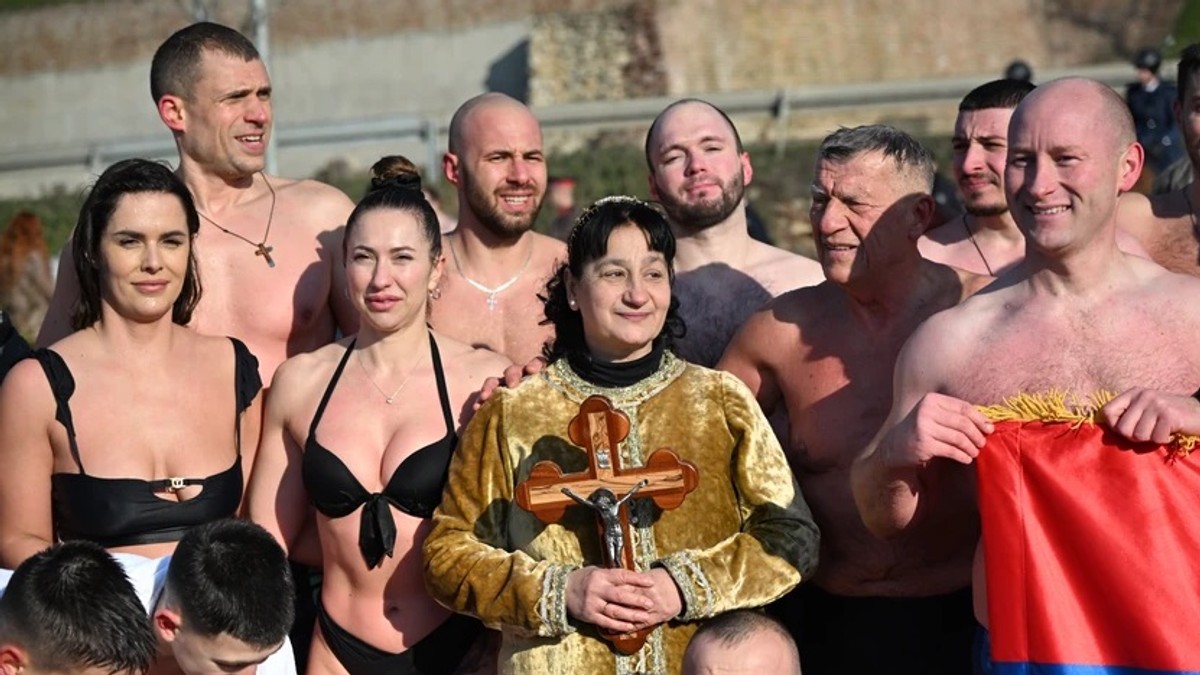 Beograđanke lepe kao boginje, hrabre kao lavice: Plivale za Časni krst na Bogojavljenje