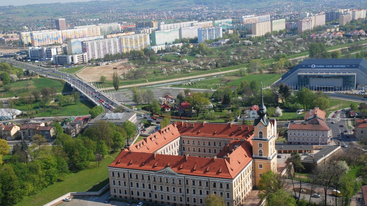 W Rzeszowie rozpoczęła się nieoficjalna wizyta zastępców Stałych Przedstawicieli przy UE. W jej ramach dyplomaci wszystkich państw UE zwiedzą m.in. zamek w Łańcucie oraz zaporę na Solinie. Wizyta na Podkarpaciu potrwa trzy dni.