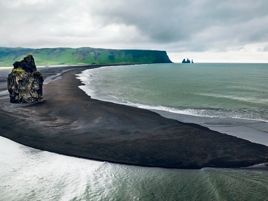 14. Islandia – Odizolowane od reszty Europy państwo liczy sobie wyłącznie 300 tys. mieszkańców. Islandia znalazła się w najlepszej piątce krajów pod względem bezpieczeństwa, swobód obywatelskich i kapitału społecznego.