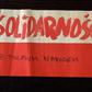 Flaga „Solidarność z polskim narodem“. Roland Jahn przymocował ją do swojego roweru