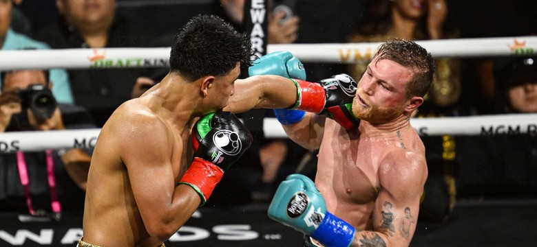 Saul "Canelo" Alvarez obronił mistrzowskie pasy [WIDEO]