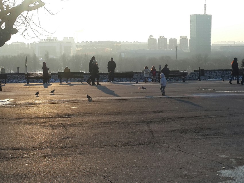 Mališani su se igrali i jurili golubove