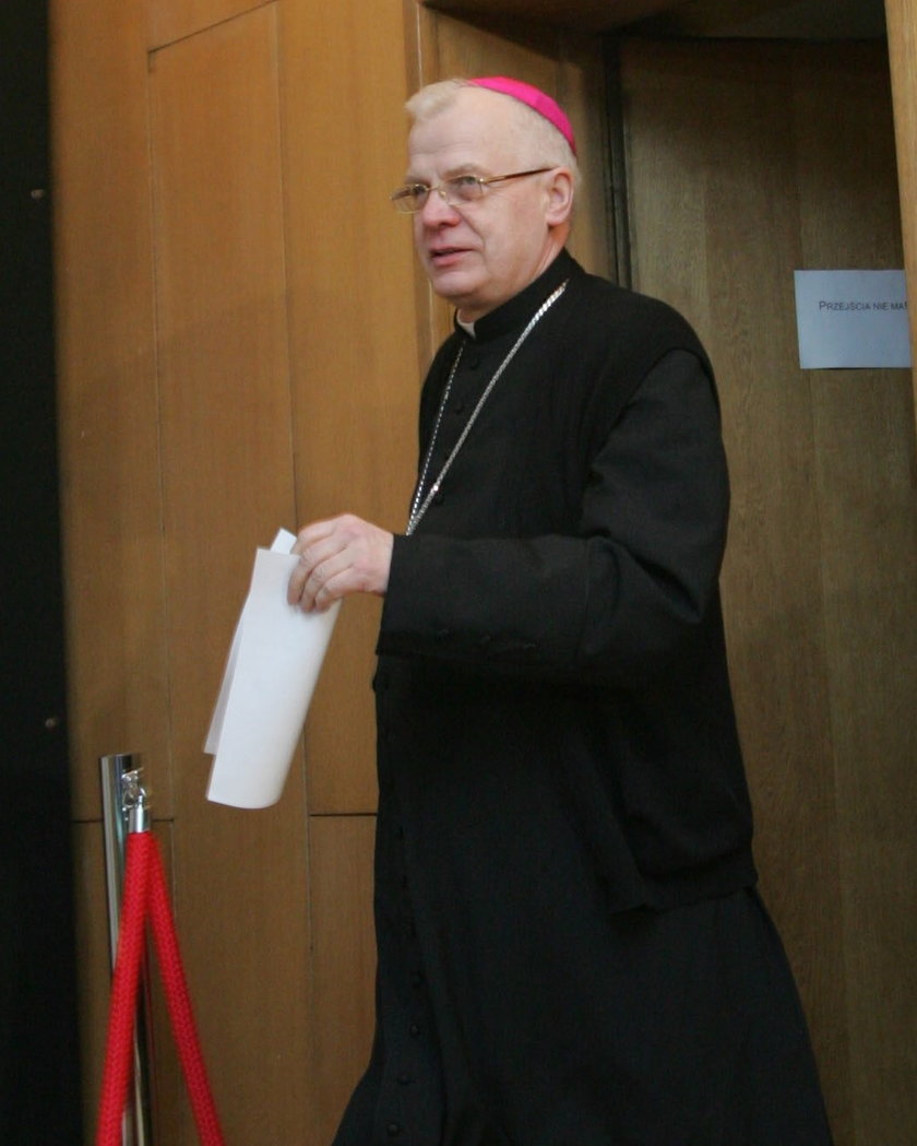 Arcybiskup Michalik prosi papieża o dymisję
