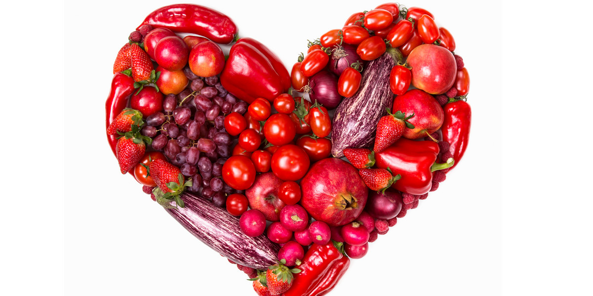 Czerwone warzywa i owoce zawdzięczają swoje dobroczynne właściwości barwnikom. Jedz je na zdrowie, przez żołądek do serca!