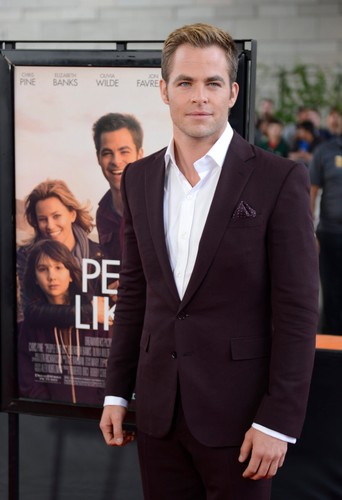 Chris Pine na premierze 'People Like Us'