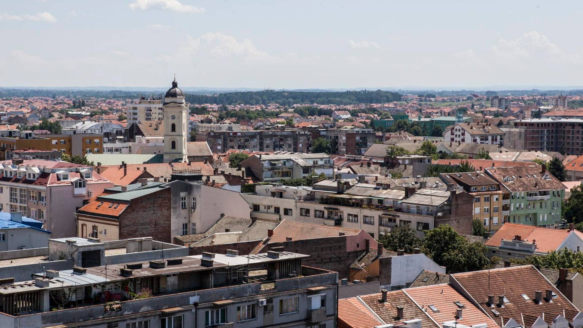 U Šapcu najavili spektakl jer vlast dolazi peške na posao - međutim, jedan zakasnio, drugi još dolazi