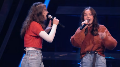 Takiego występu w "The Voice Kids" jeszcze nie było! Bliźniaczki oczarowały jurorów  [WIDEO]